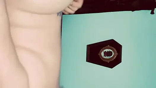 Mollige PAWG macht back shots doggystyle, während ehemänner arbeiten