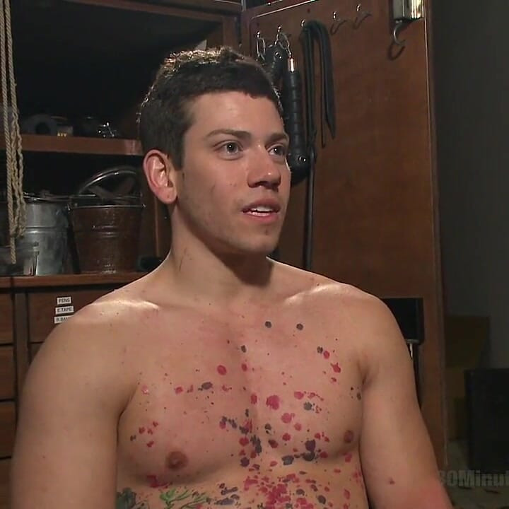 ストレートスタッドが初めてチンポでお尻を苦しめる