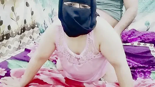 Sevgilisinden Mısırlı pemeli bir kadını sikiyor