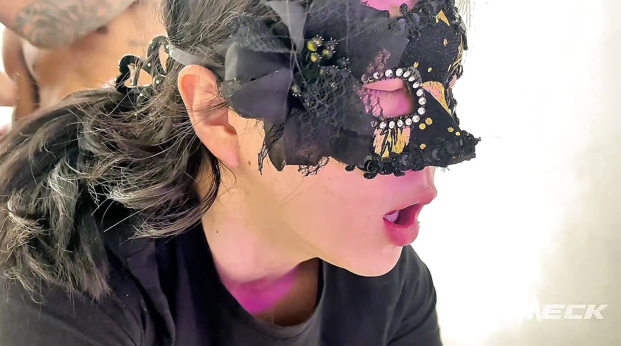Istri saya mengatakan bahwa hari ini dia akan memiliki kejutan yang berbeda untuk saya, fenboy pantat merah muda untuk bercinta dengan saya ....