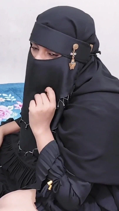 出道视频。我在汽车上遇到了一个女孩，带她回家在一个美容院工作，并操了她。 | 短片 2