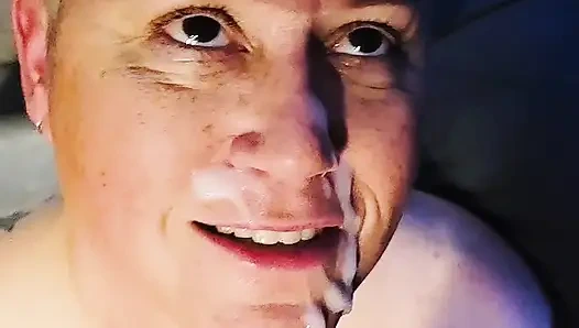 Nikki suxxx sigara içiyor