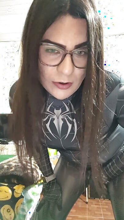 Târfa cu cosplay-ul ei Spiderman Venom
