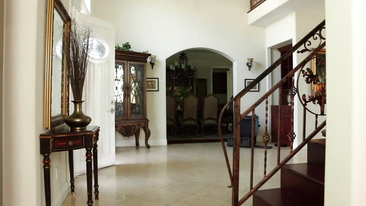 Pagal sharir vali gal vali kamsin apni chhoti choot men bara lnd leti hai