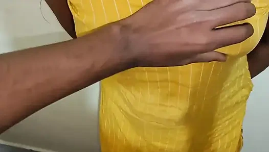 Indisches Desi-zimmermädchen muschi ficken auf klarem Hindi Audio