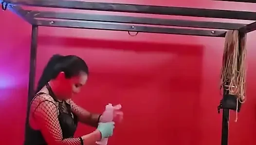 Dominafire köleyi sikiyor ve sopalıyor