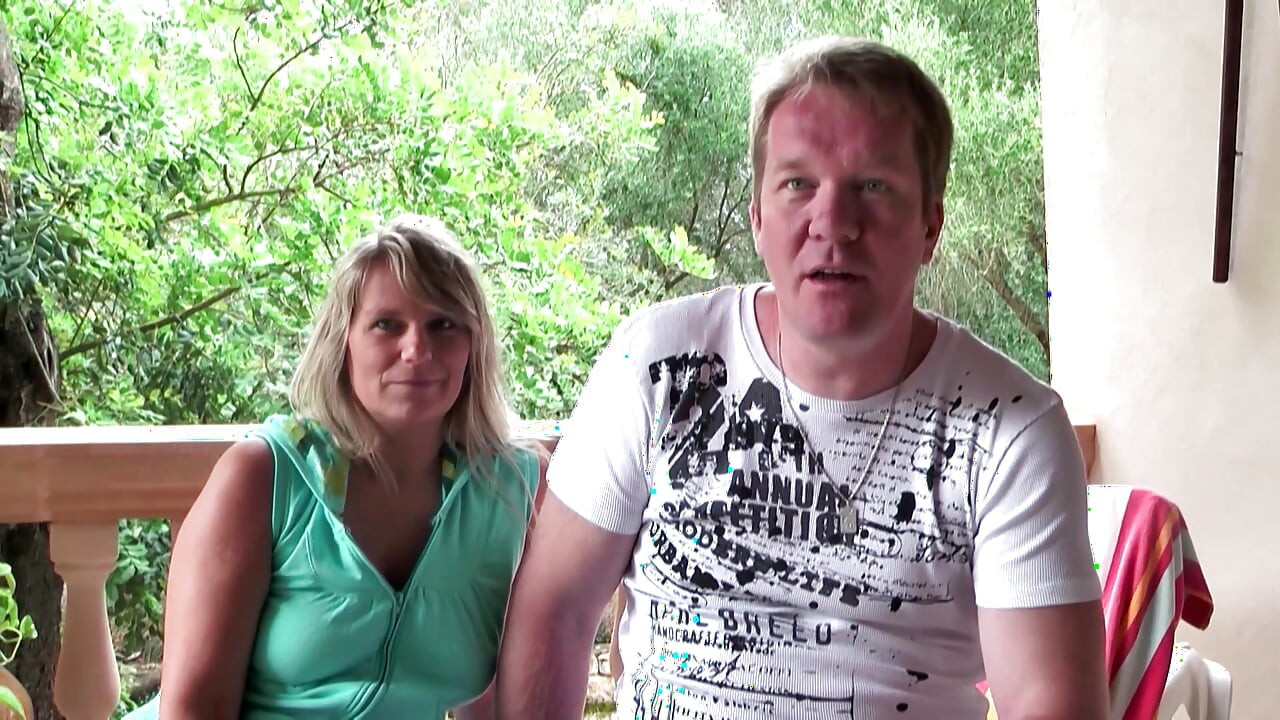 Гарячі молоді мамки з оргією з великими цицьками та добіркою рогоносців