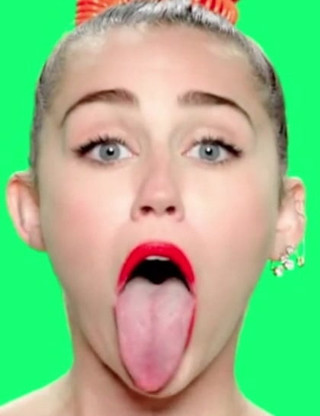 Gelung lidah Miley Cyrus #5