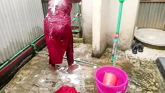 Watching Indian outdoor stepmom take a hot bath makes her stepson go crazy for fucking her