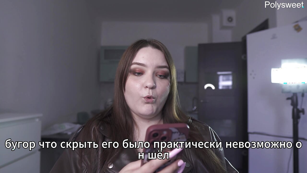 Porn story - She was naked playing with the seller while the customers were walking by (Russian, light femdom, naked in public)