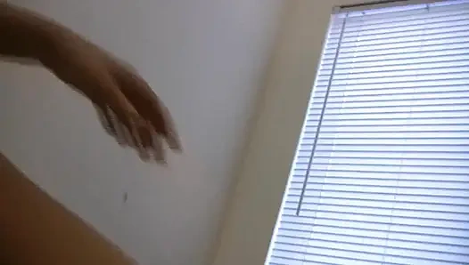 Esmer sürtük parmaklıyor tangalı amcık damlatıyor