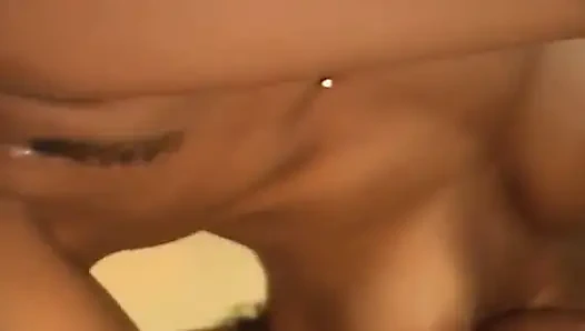 Горячую крошку-брюнетку долбят сзади