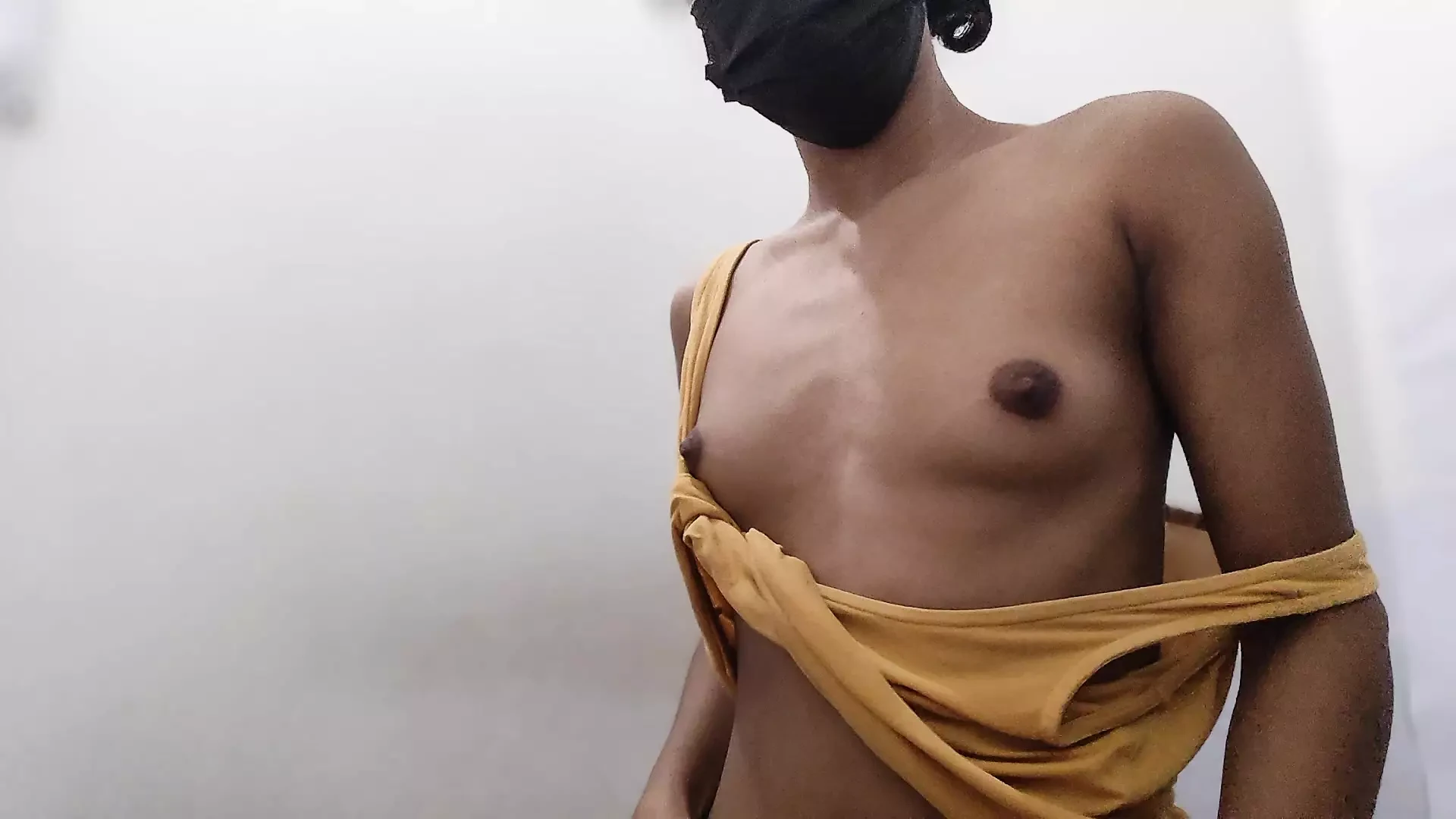 Quente fofa menina quente chut vivendo suas fantasias masturbando com cenoura e dedo uff kiska chupar karu mai