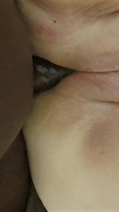 Biała gruba milf z ogromnym tyłkiem zostaje zerżnięta przez czarnego kutasa i seks sprawiają, że zaczęła sikać - NAJLEPSZY GRUBY SSBBW BBW hardsex | Klip 3