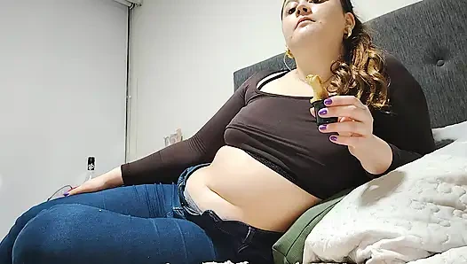 Pesta pizza besar Nicole: muncrat banyak banget