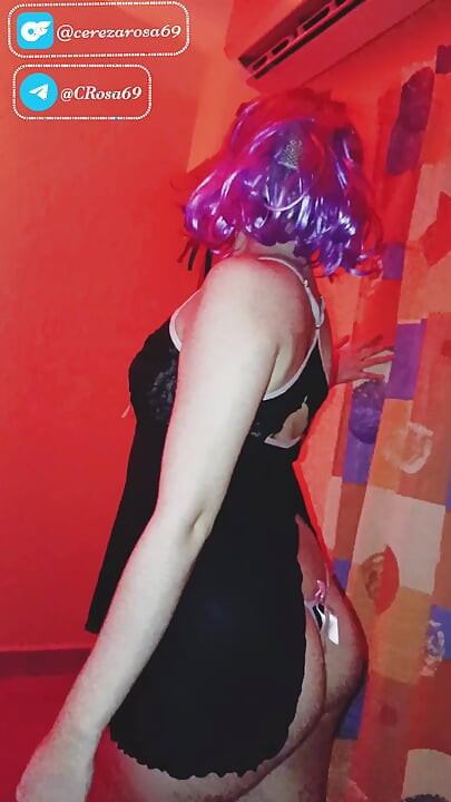 Dançando nua modelando lingerie