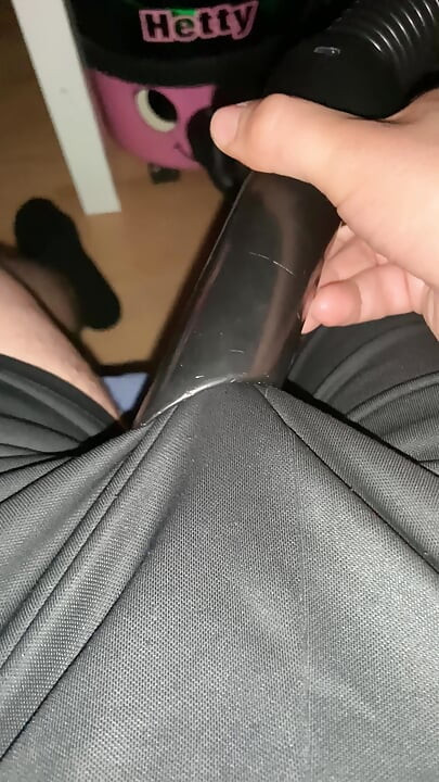 Dammsugaren suger min kuk med loe sug