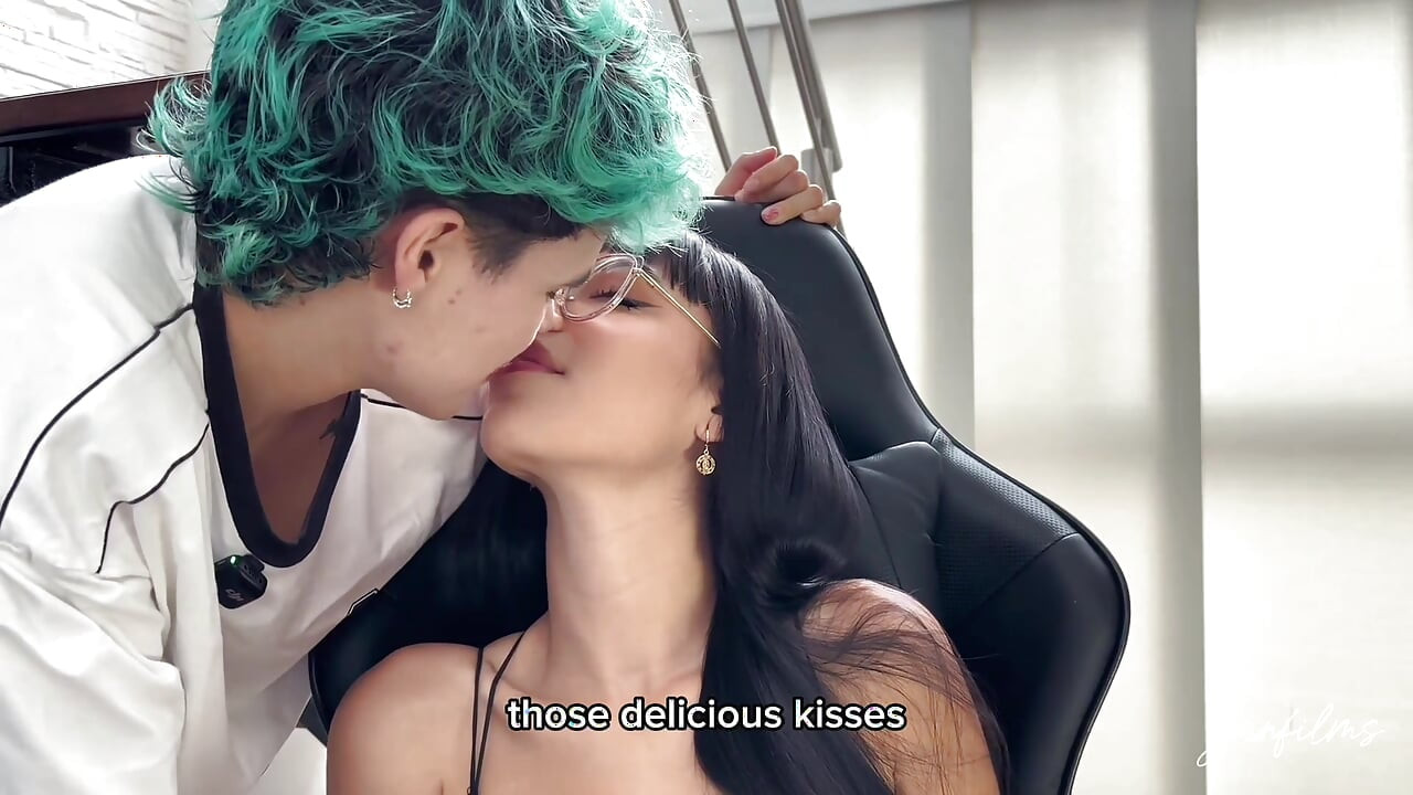 你有一个肥硕的阴户！！