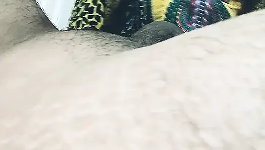 Pacarku lagi asik ngentot kontolku, aku lagi asik ngentot