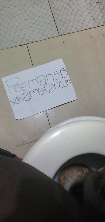 Μαύρο τριχωτό πουλί