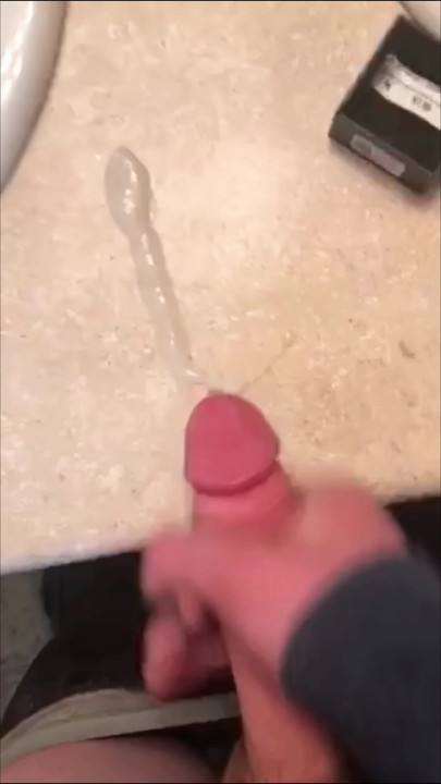 urmărește-mi cum ejaculează tare