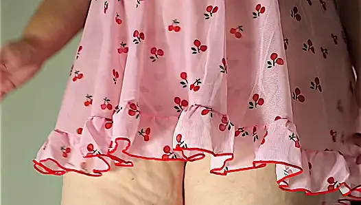 Meskipun kamu kepergok nonton video pantat montokku dan ngocok kontolku, aku nggak peduli, masih bakal nunjukin memek tebal ini sama kamu