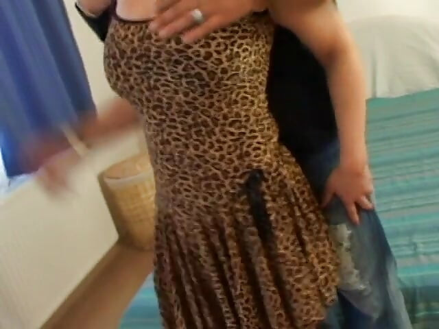 Mature chick with leopard stocking loves to ride a young cock