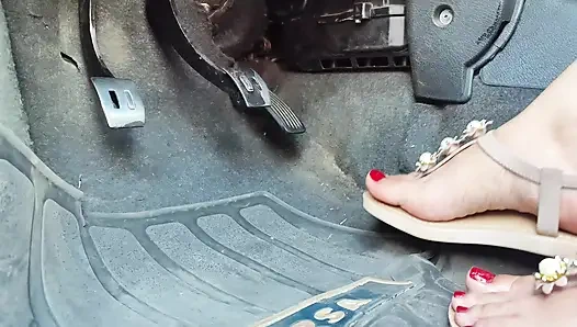 Pumping car pedals and accelerating at full throttle with low flip-flops