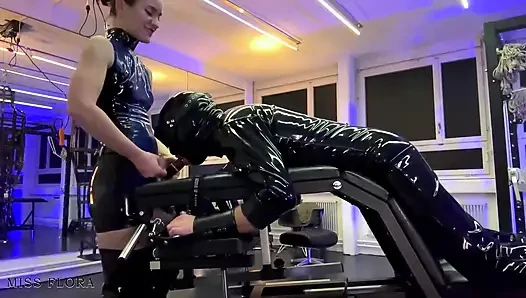 Latex-bondage und strapon-session
