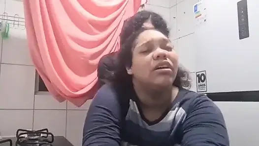 Ibu tiriku minta aku mandi!