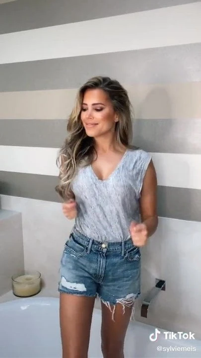 Sylvie Meis - TikTok 12.04.2020