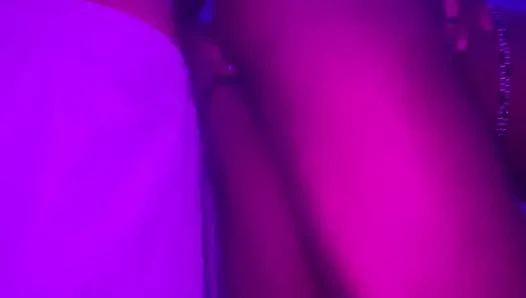 Memek becek gadis mungil kulit hitam ini dientot habis-habisan sama kontol besar pria kulit hitam sampai klitorisnya dientot habis-habisan di kamar mandi - pov