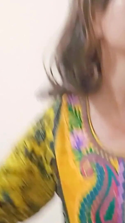 Zadivljujući trenutak iz "Cool Clip Blowjob, moja polusestra, jako dobra cura guta spermu."