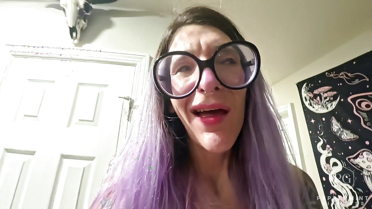 6'7 Macocha posiada jej żałosny krótki przegrany - Giantess POV Upokorzenia Winda i noś