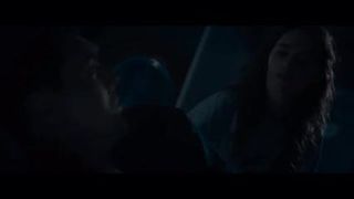 Emilia Clarke fa un pompino nel film