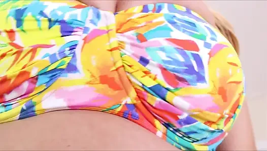 Мои сиськи больше, чем у твоей подруги