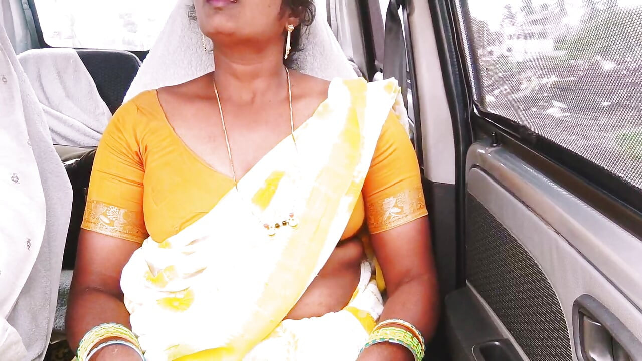 Sexo en el coche indio Mucama de la casa trata de follar con el dueño de la casa Habla sucio telugu.