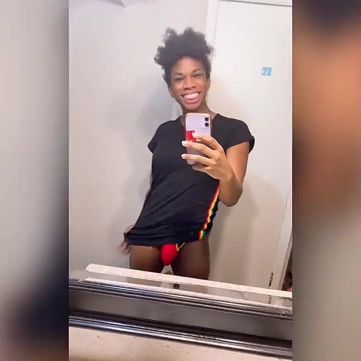 一天隆起让蓝色球远离一天与 aj. 跑腿. 在我的两次骑乘中都有软硬的隆起. 我去得到 bloo