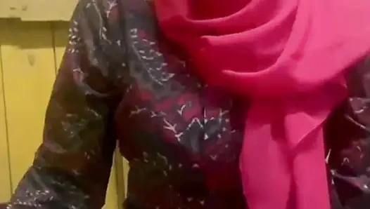 Awek Melayu делает минет