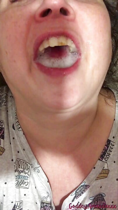 Golenie Włosów Pod Pachą I Połykanie Spermy