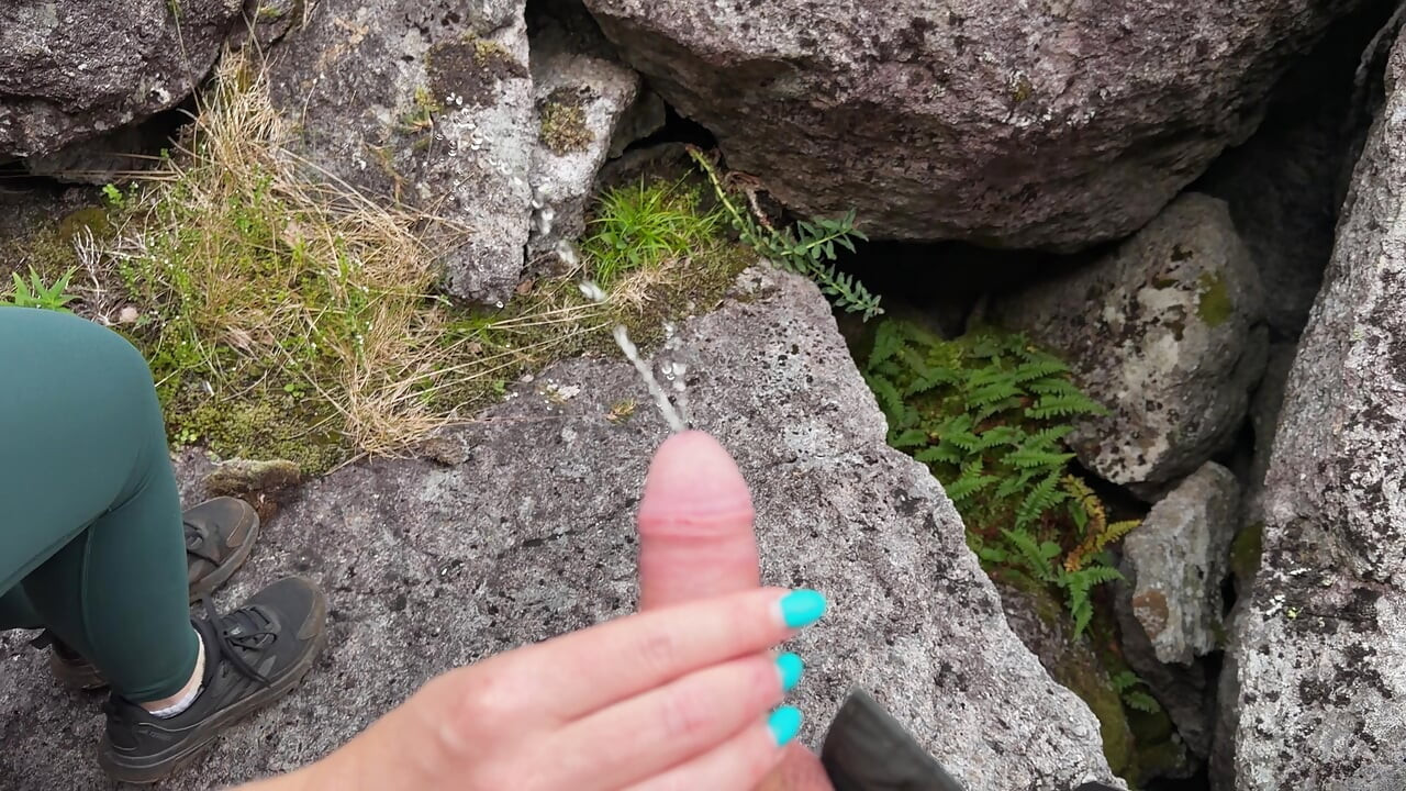 Found that Big Ass Girl on a hiking Trail and fucked her in a Public !