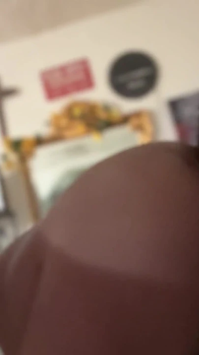 Momento commovente da "Ragazza ebano che twerka sul cazzo dopo la scuola su uno sgabello da bar"