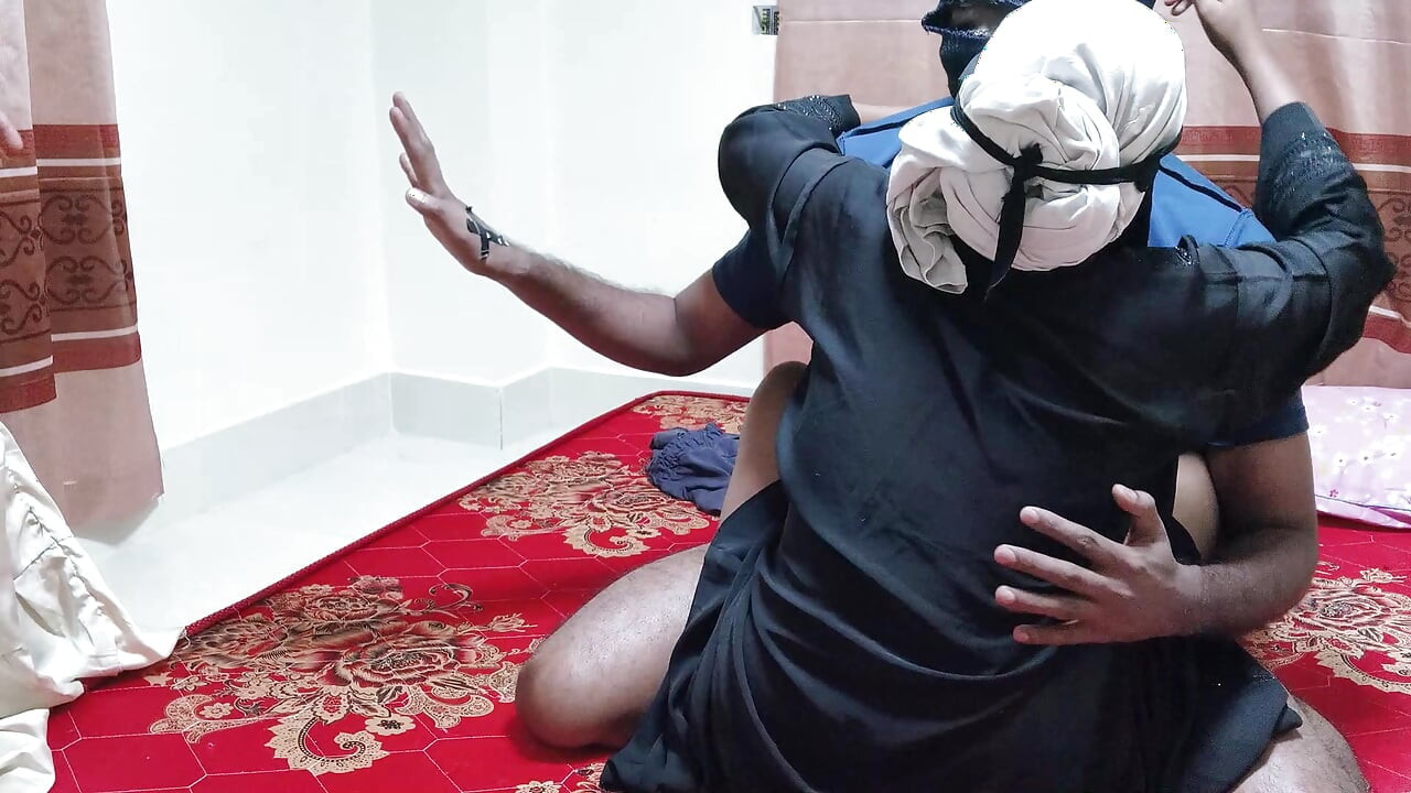 Clear bangla audio Desi gf and muslim hijabi aunty ki gaand mari aaj dono ko eksaath mast chudai ki. Indian threesome hard se