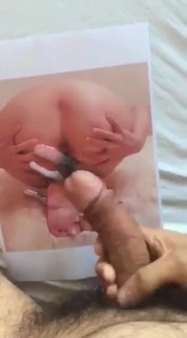 Daniela sborrata nel culo e sui piedi