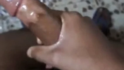 Banyoda yağ sürmek ve mastürbasyon yapmak ve cumming