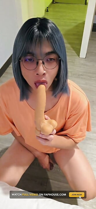 Shemale Ting Xuan kouření s robertkem