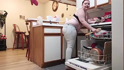 Buttcrack boşaltan bulaşık makinesini ortaya çıkarıyor