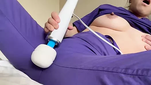 Purple Scrubs bett, masturbation bei der arbeit
