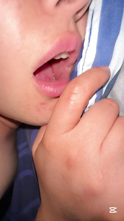Recogí a una puta en el camino y la follé en lencería sexy