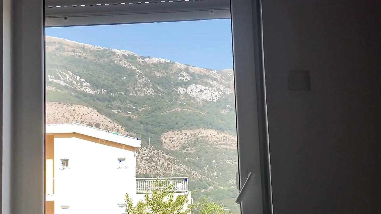 A gyönyörű vörös hajú sellőt megbasszák, és el akar élvezni